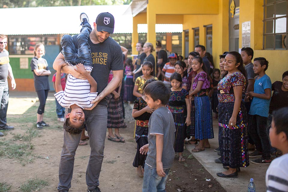 School building project – Lewis Howes with Pencilsofpromise
